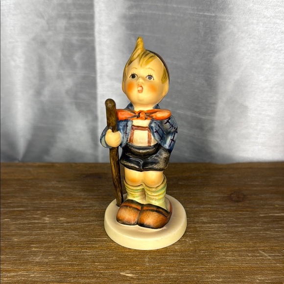 Hummel “Little Hiker” 16 2/0 Vintage Signed ‘82 TMK-6  4” Figurine - Picture 1 of 10
